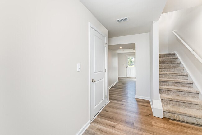 Building Photo - 1105 Canando St