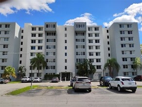 Building Photo - 9143 SW 77th Ave