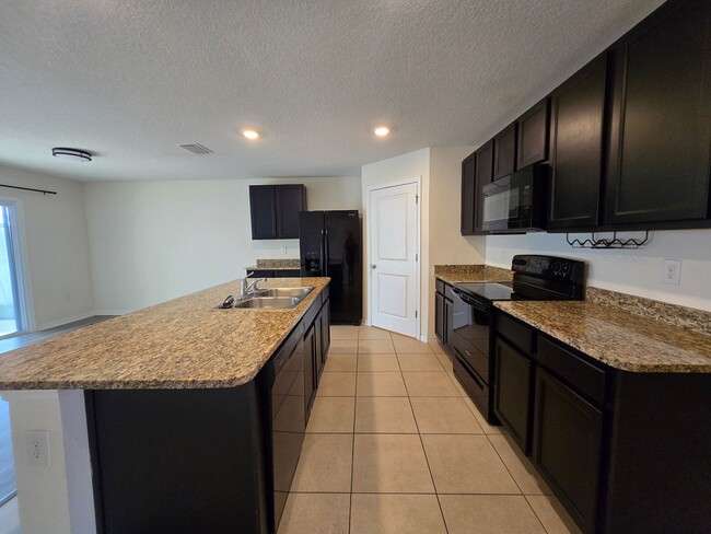 Building Photo - 4  bedroom 2 bath Home for Rent  in the He...