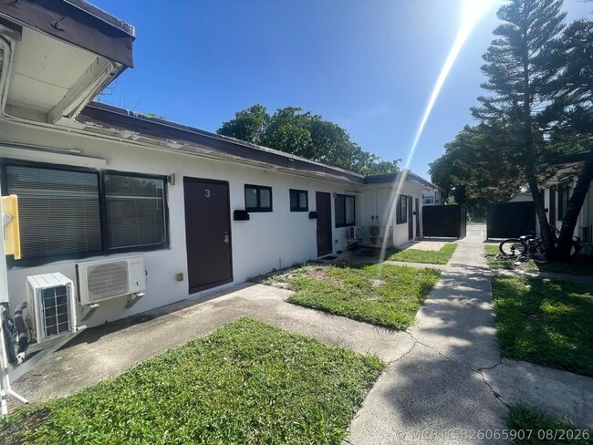 Building Photo - 841 NW 5th Ave