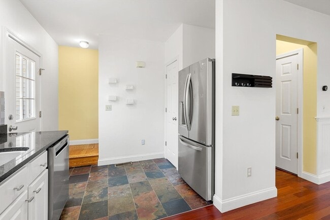 Building Photo - 157 Clay St