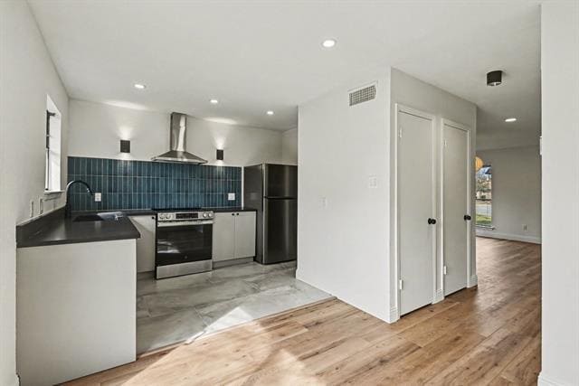 Building Photo - 2103 Mistletoe Ave