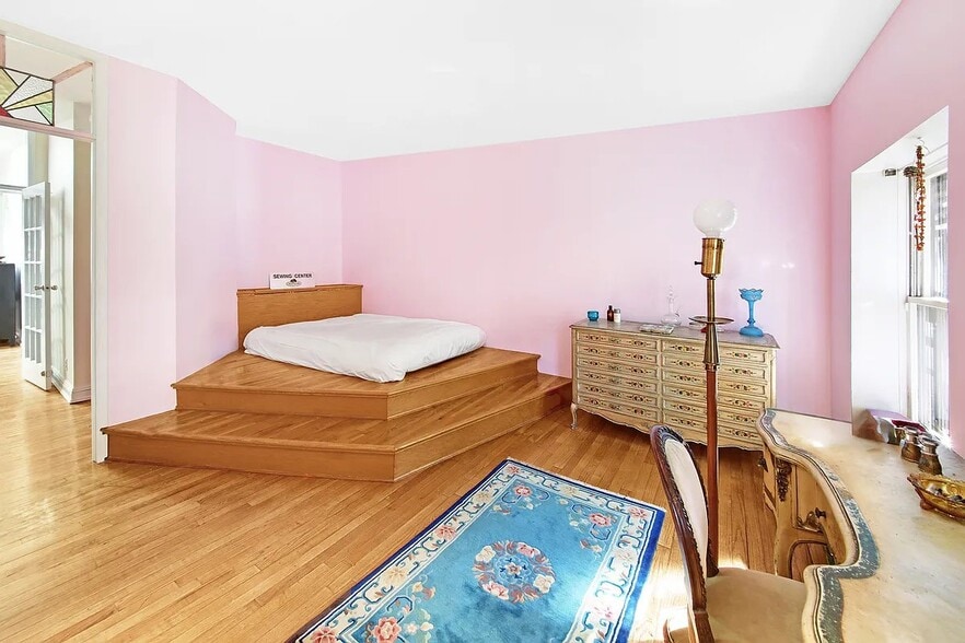 Building Photo - 318 W 14th St