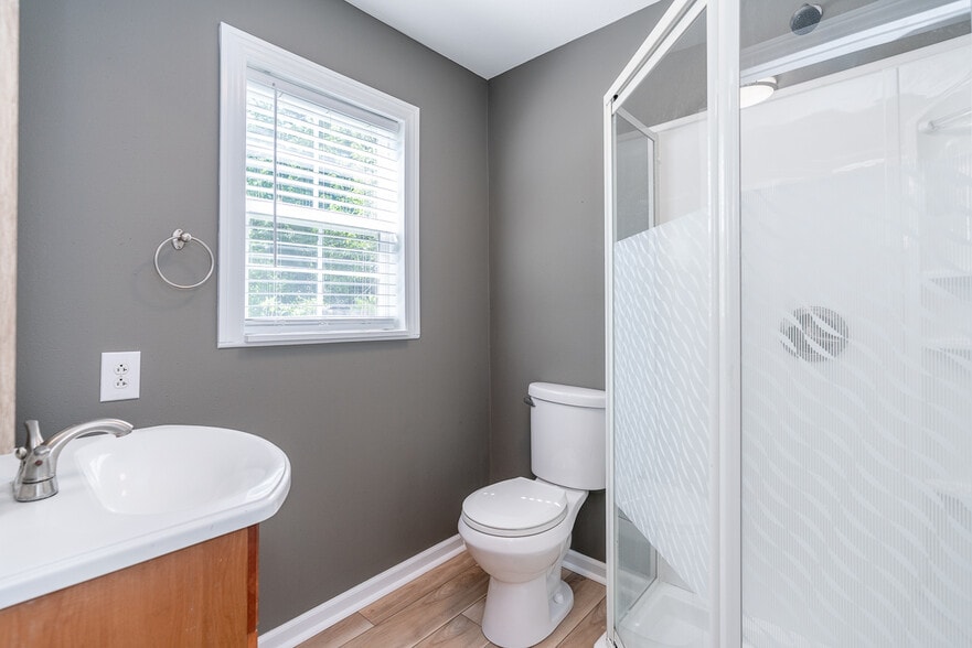 Entry Level - Full Bath - 2435 Summit St