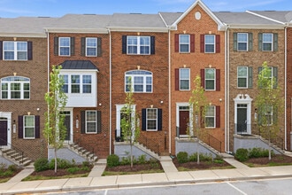 Building Photo - 4915 Crest View Dr