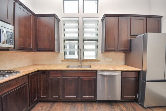 Building Photo - 1831 Dart St