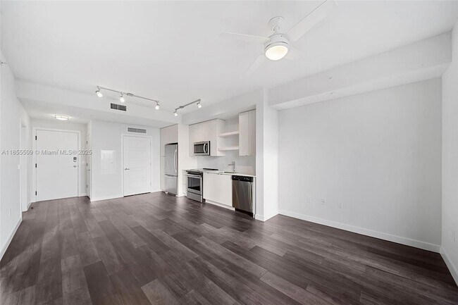 Building Photo - 555 NE 8th St