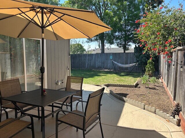 Building Photo - "Charming 3-Bed Sanctuary in Concord with 2 Full Baths - 1350 Sq Ft of Comfort!"