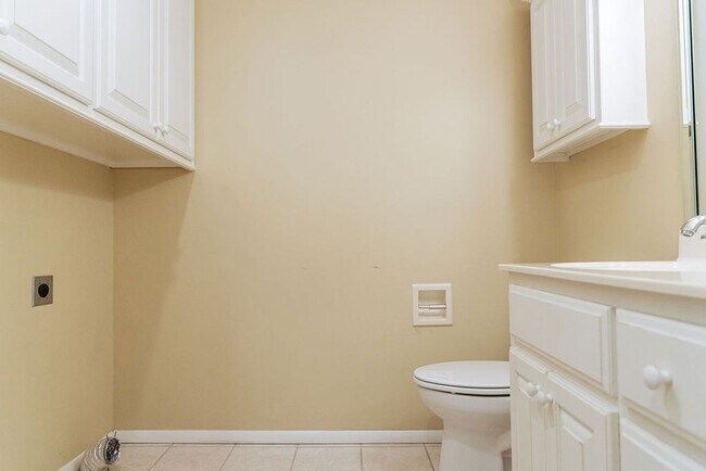 Building Photo - 3 Bed 3 Bath Home