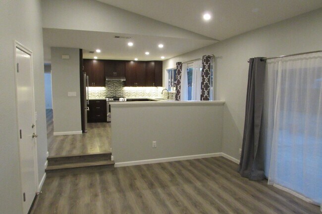 Building Photo - Updated 3 Bed, 2 Bath Home Close to Dublin HS