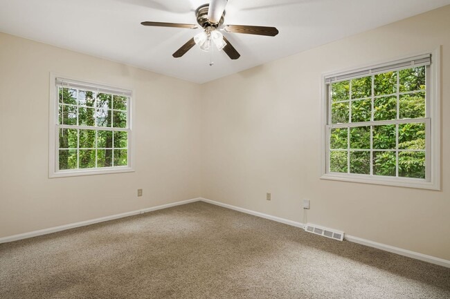 Building Photo - 3-Bedroom Home in North AVL with Studio an...