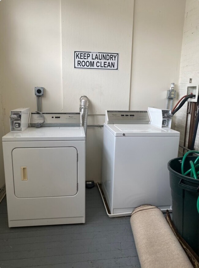 Building Photo - 4530 N Lincoln Ave