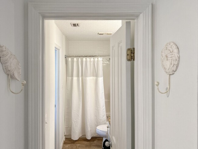 Building Photo - 3191 Scenic Hwy 98