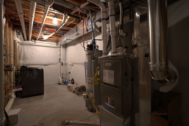 Building Photo - 5 Bed 3 Bath 3 Car Garage Rancher!!!