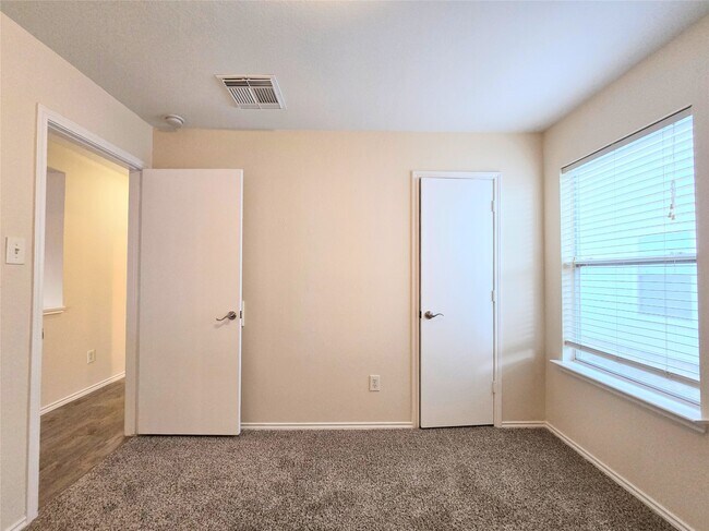 Building Photo - 29527 Evergreen Hills Dr