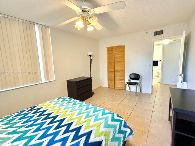 Building Photo - 1341 SE 3rd Ave