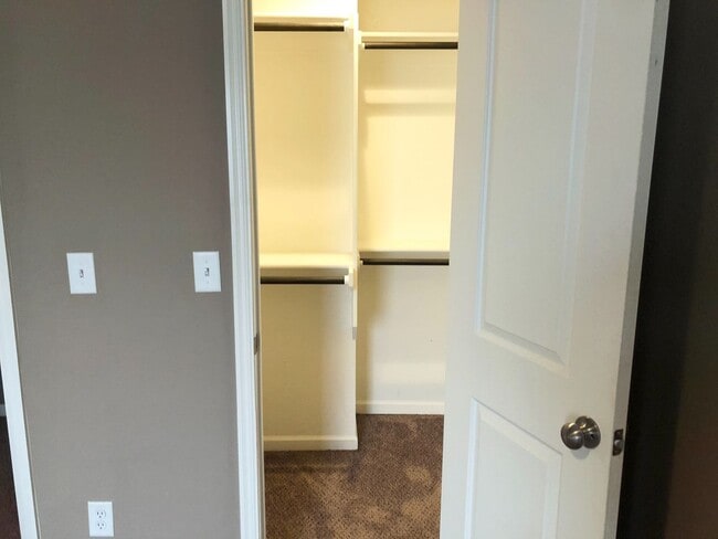 Building Photo - Newer 3 Bed 2 Car Townhome in Grain Valley
