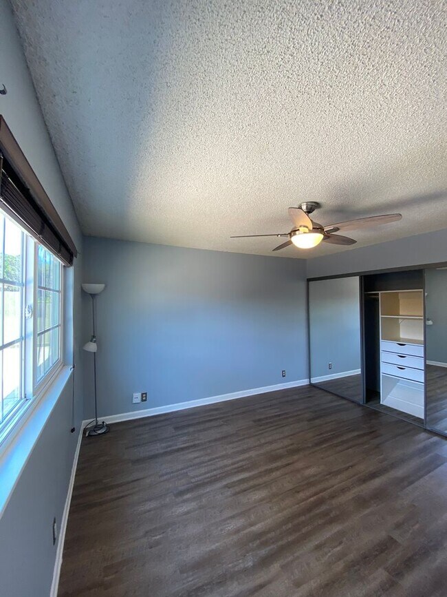 Building Photo - Cul-De-Sac Location, beautiful single leve...