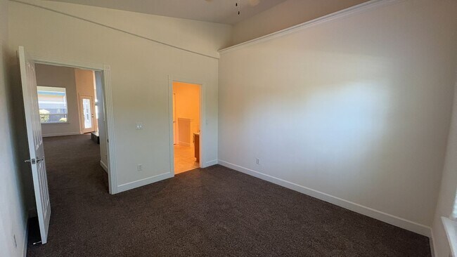 Building Photo - 2 Bed 2 Bath Home