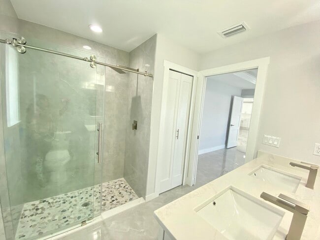 Building Photo - 5807 Raintree Trail