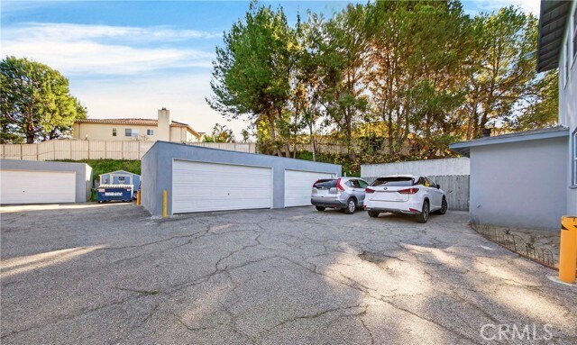 Building Photo - 1316 W Anaheim St