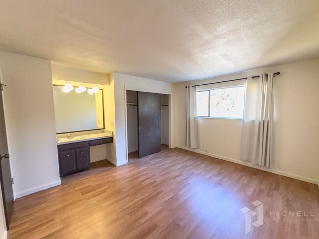 Building Photo - Apartment for Rent in Chico CA | Pool, Spa, Near Bidwell Park, Pet Friendly