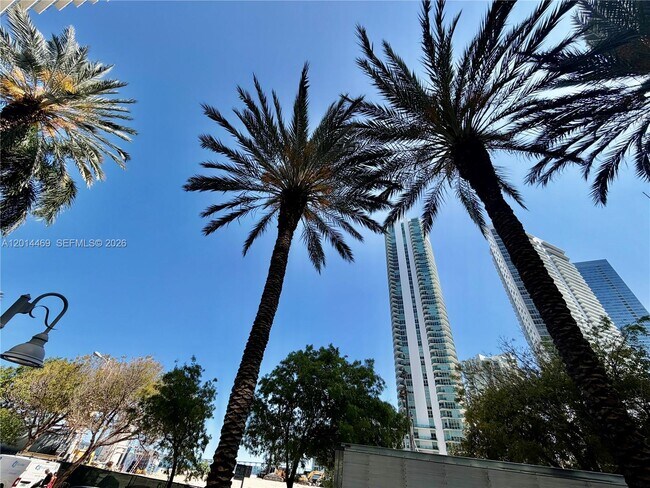 Building Photo - 1331 Brickell Bay Dr