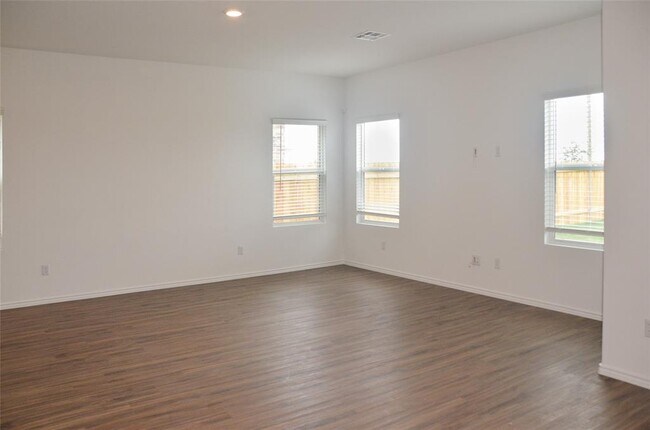 Building Photo - 136 Canley Lp