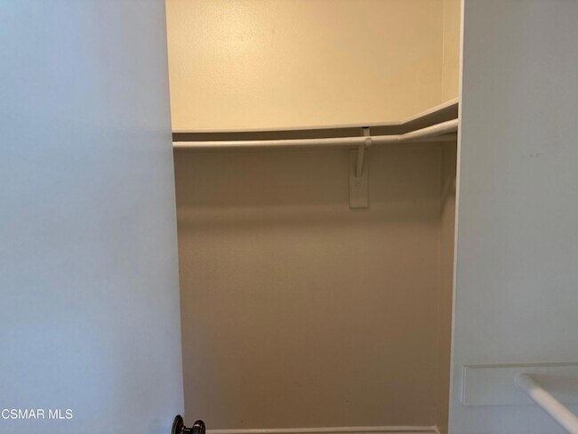 Building Photo - 846 Lindawood St