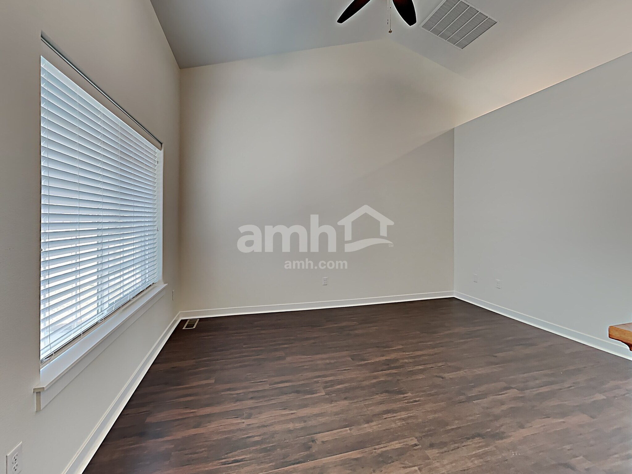 Building Photo - 6050 N Seacliff Ave