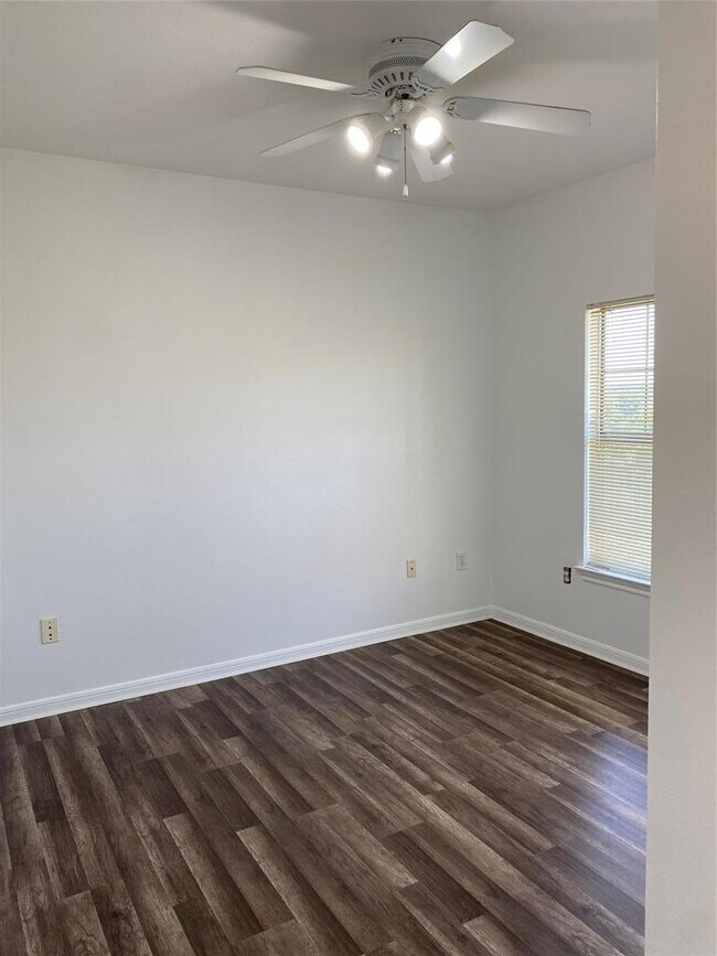 Building Photo - 2320 Gracy Farms Ln