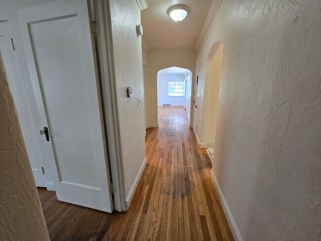 Building Photo - Adorable South Hill Home! Available Now!
