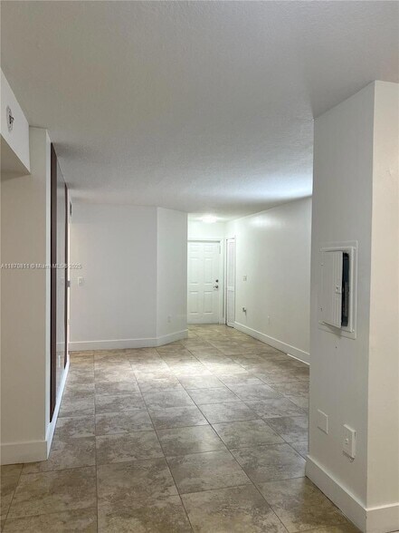 Building Photo - 1240 SE 28th Ct