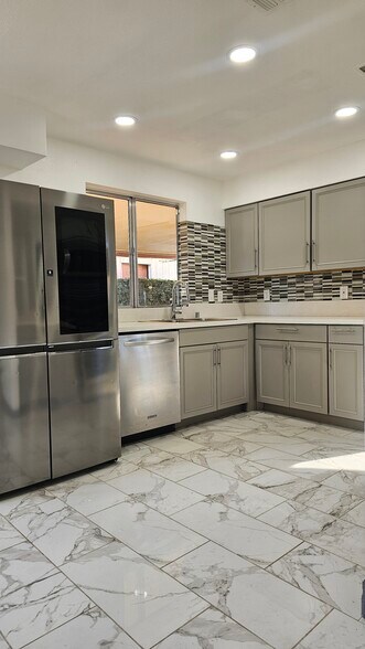 Building Photo - 2229 Goldhill Way