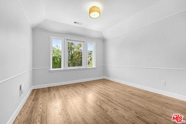 Building Photo - 2383 Panorama Terrace