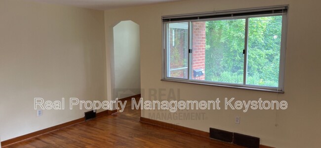 Building Photo - 910 9th St