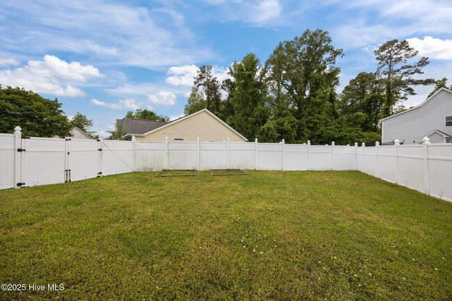 Building Photo - 218 Kestrel Ct