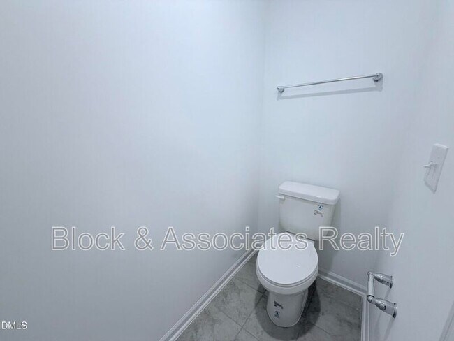 Building Photo - 611 Contento Ct