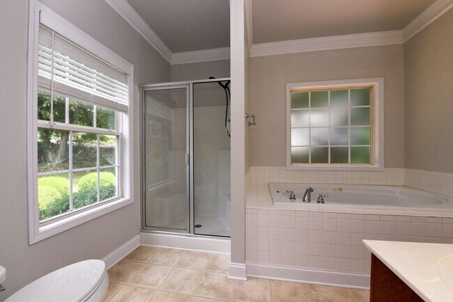 Building Photo - 4607 Enfield Dr