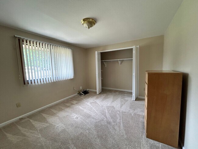 Building Photo - Recently Remodeled 2Bd/2Ba with Attached Garage in Longmont Duplex