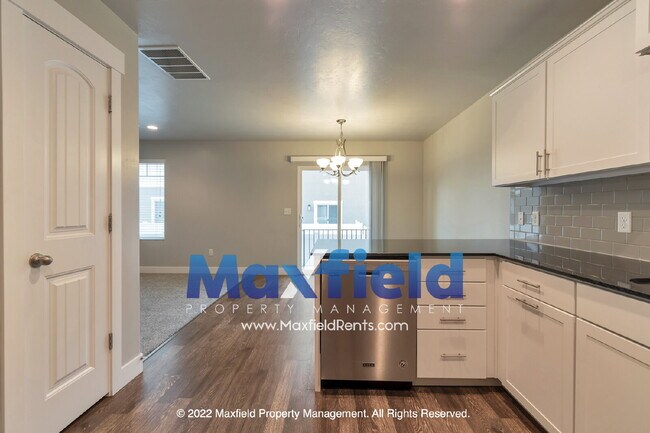 Building Photo - LEASE SPECIAL - 3BD, 2.5 BA, 2GA Draper townhome with super fast fiber internet
