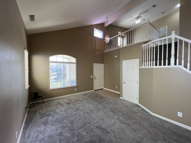 Building Photo - 3 bedroom + a loft in desirable Manteca!