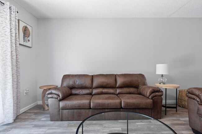 Building Photo - Ready to move in!