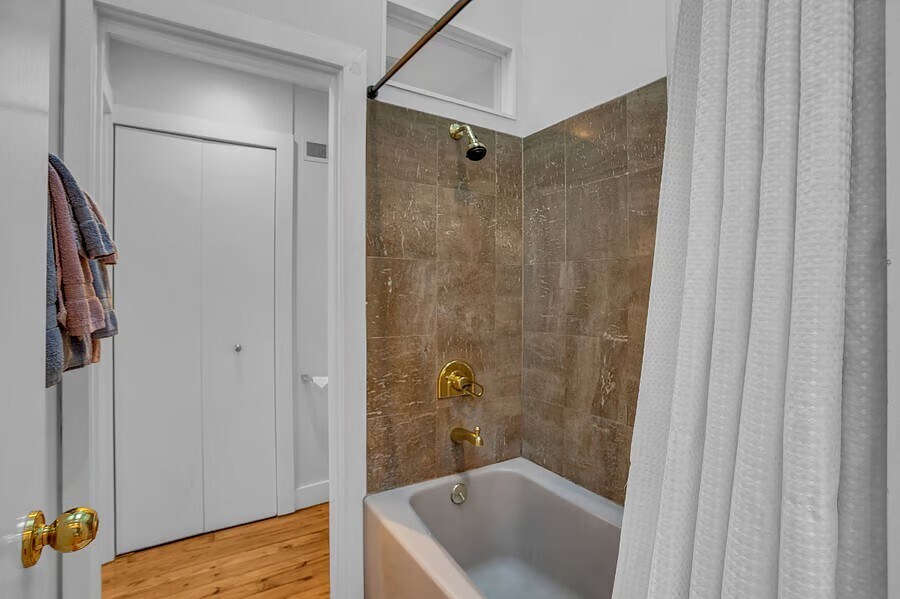 Building Photo - 121 S Main St