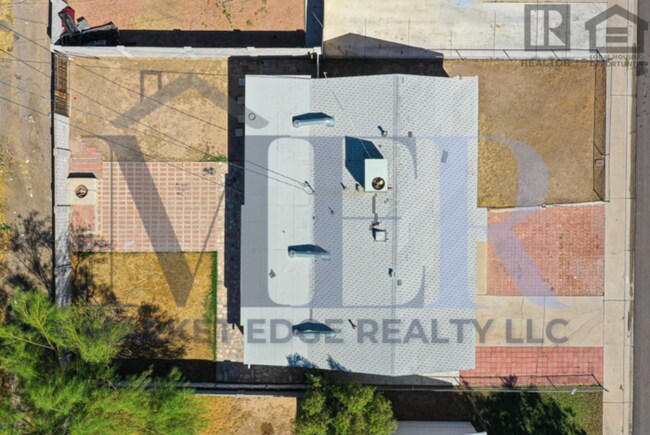 Building Photo - 5Bed/2Bath House at 35th Ave/Cactus! Move-In Ready on 04/02/2026! -- NO HOA!