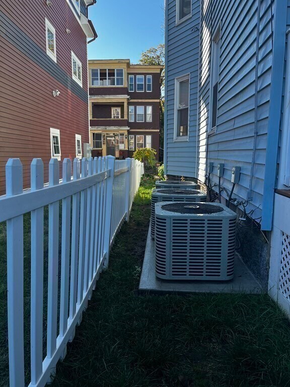 Building Photo - 29 W Tremlett St