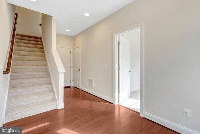 Building Photo - 8854 Orchard Ln