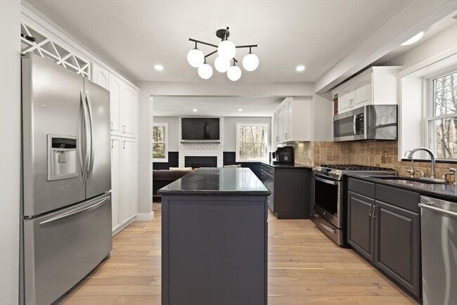 Building Photo - 5 Susan Dr