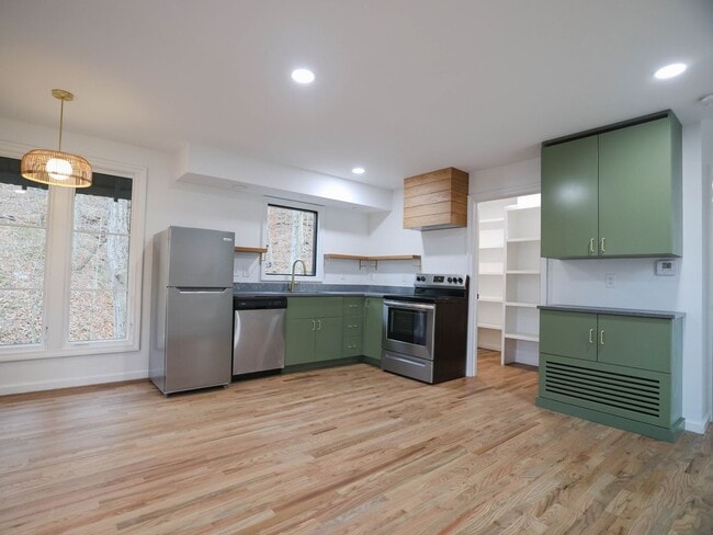 Building Photo - Picture Perfect wooded get away in Kingston Springs