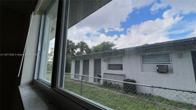 Building Photo - 701 SW 15th Ave